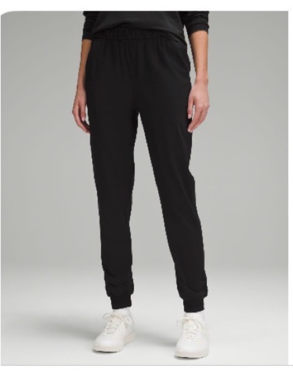Lululemon Women’s Stretch High-Rise Jogger
*Full Length- Size 2